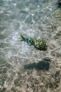 Kaboompics - Pineapple in the sea