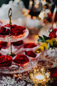 Kaboompics - Table Decorations for Valentine: Red Roses