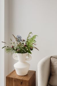 Kaboompics - Clover - Field flowers - Wildflowers - ceramic vase -side table - cubicle - walnut wood - pedestal