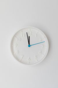 Kaboompics - White clock on a wall