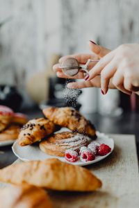 Kaboompics - Croissants, puff pastry, powdered sugar and raspberries