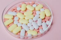 Kaboompics - Pills
