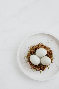 Kaboompics - Easter flat lay with eggs on a white marble