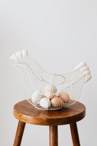 Kaboompics - Hen - shaped egg basket