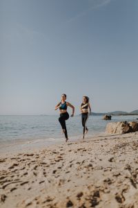 Kaboompics - Women jogging on the beach