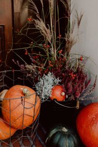 Pumpkins and flowers as decoration on stairs