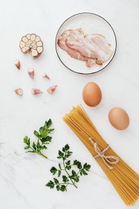 Pasta - garlic - eggs - parsley - bacon - carbonara