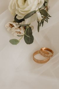 Kaboompics - Wedding rings - veil