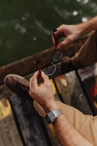 Kaboompics - Closeup vinatage watch on wrist of man