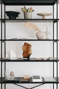 Kaboompics - Beautiful Contemporary and Modern Interior - decor - minimal - bright - organised shelves