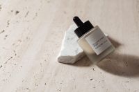 Kaboompics - A bottle of beauty product for mockup