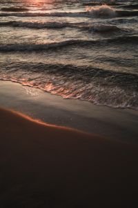 Kaboompics - Sunset Reflections: A Tranquil Coastal Journey