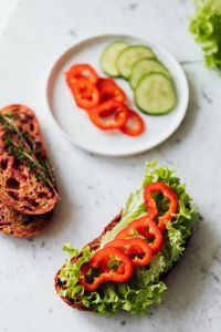 Breakfast sandwich with hummus - lettuce - sweet pepper - cucumber