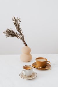 Kaboompics - Coffee & Vase on Marble