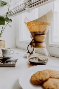 Kaboompics - Brewing third wave coffee with Chemex