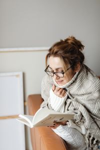 Kaboompics - Cocooning - isolating yourself - staying at home - a woman under a blanket - reading book