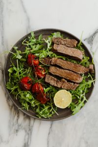 Kaboompics - Gourmet Bowl with Steak - Grilled Tomatoes - Arugula and Cheese