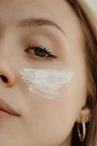 Hydrating the Face with Moisturizing Cream