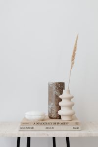 Marble vase - alabaster - dried grass