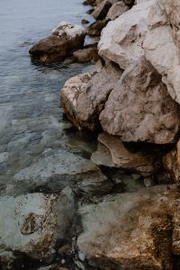 Kaboompics - Rocks by waterside