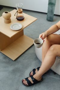 Kaboompics - Woman - legs - coffee cup - concrete floor - table - Chemex