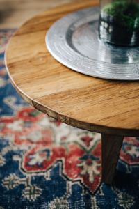 Kaboompics - Wooden table, carpet