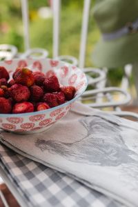 Kaboompics - Strawberries in a bowl