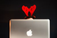 Kaboompics - The designer sits at his desk in a funny Reindeer Antlers Headband Christmas