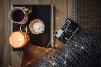 Kaboompics - Old camera, mug with tea and books