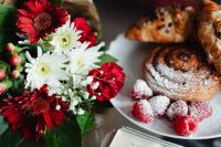 Kaboompics - Flowers - Cinnamon Rolls and croissant