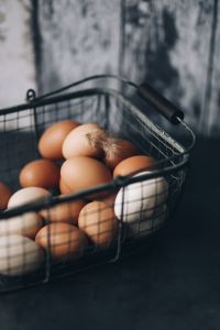 Kaboompics - Metal wire basket with eggs
