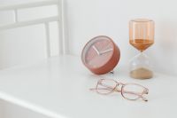 Corrective eyewear - Eyeglasses - clock - hourglass