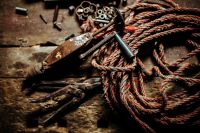 Kaboompics - Old rope with rusty tools