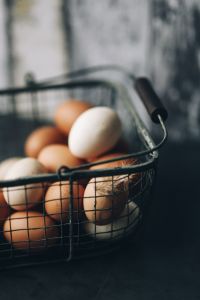 Kaboompics - Metal wire basket with eggs