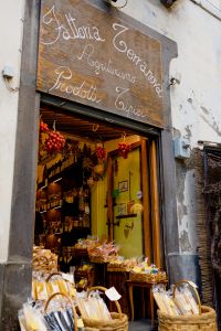 Kaboompics - A farmhouse market on a street in Sorrento, Italy - spices, lemons, delicacies, local products