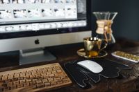 Kaboompics - Cup of coffee, Chemex, keyboard, iMac computer, mouse
