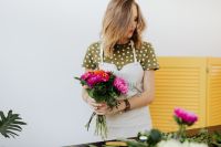 Kaboompics - A beautiful woman florist makes a bouquet