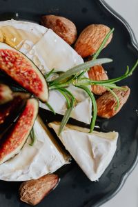 Kaboompics - Camembert cheese - figs - almonds - rosemary