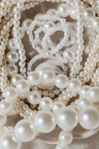 Kaboompics - Pearl jewelry - backgrounds - flatlays - from above