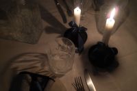 Kaboompics - Elegant Candlelit Table: Crystal Glassware - Satin Bows & Glowing Candles