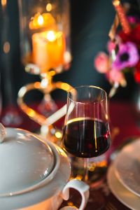 Kaboompics - Table Decorations for Valentine: Red Wine