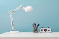 Kaboompics - Clock - pencils - desk - lamp