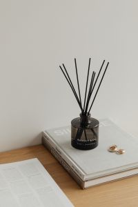 Kaboompics - Aroma diffuser and candle - books