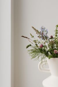 Kaboompics - Clover - Field flowers - Wild flowers - ceramic vase