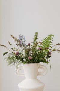Kaboompics - Wildflowers - ceramic vase