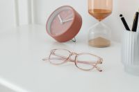 Corrective eyewear - Eyeglasses - clock - hourglass