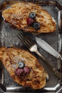 Kaboompics - Indulgent Berry-Banana French Toast Feast - Elegant Breakfast with Raspberries and Blueberries