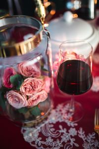 Kaboompics - Table Decorations for Valentine: Red Wine and pink roses