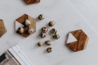 Kaboompics - Quail eggs and white marble