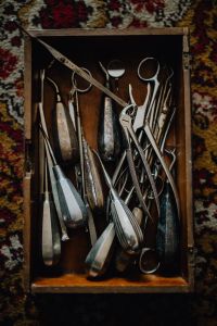 Kaboompics - Old surgical instruments
